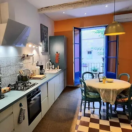 Le Cosy Home, *